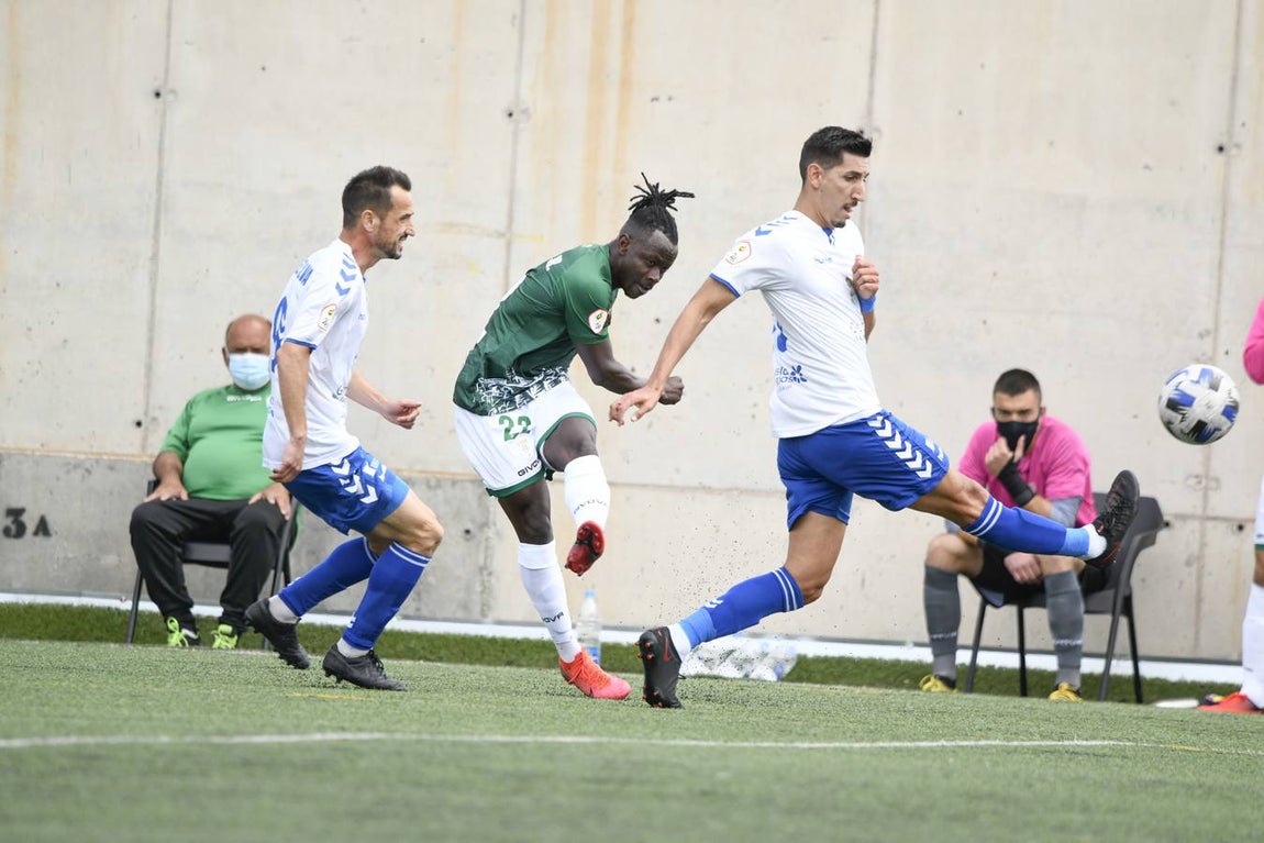 Las mejores imágenes del gol y el penalti en el Tamaraceite - Córdoba CF
