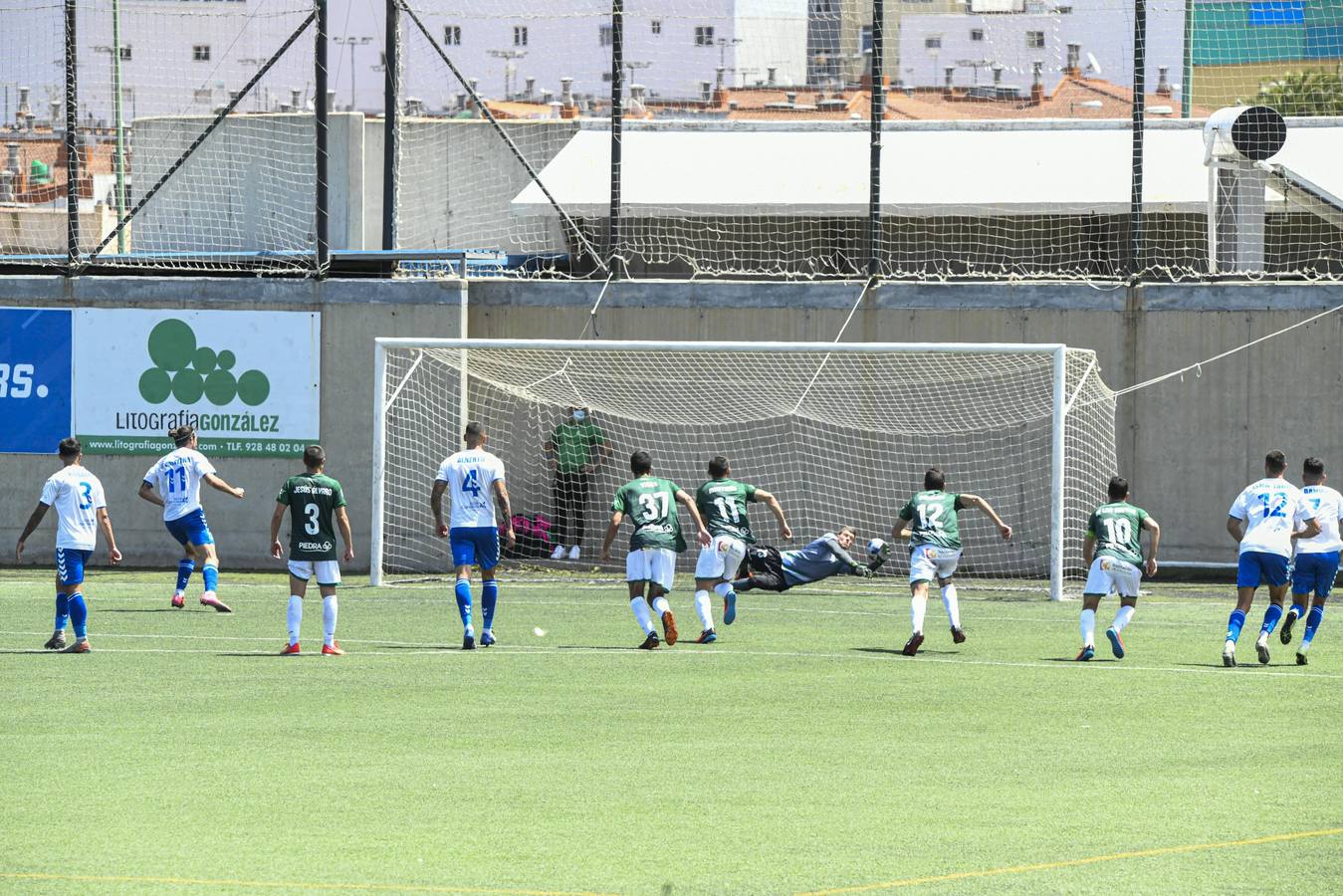 Las mejores imágenes del gol y el penalti en el Tamaraceite - Córdoba CF