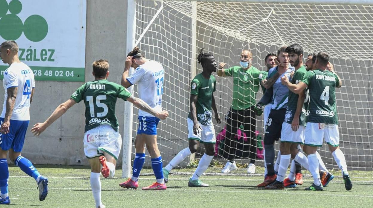 Las mejores imágenes del gol y el penalti en el Tamaraceite - Córdoba CF