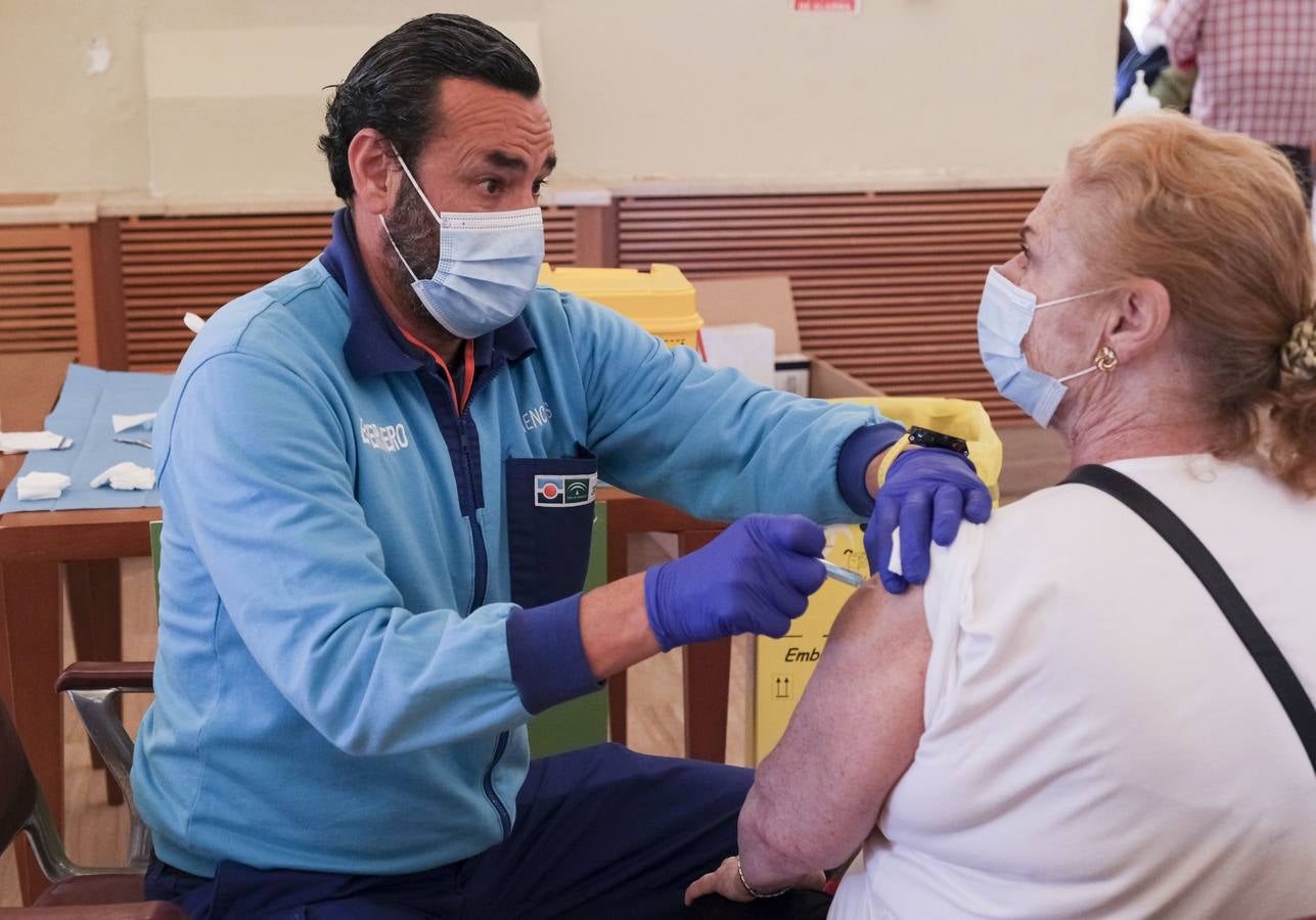 Fotos: Jornada de vacunación ante el Covid en el Palacio de Congresos de Cádiz