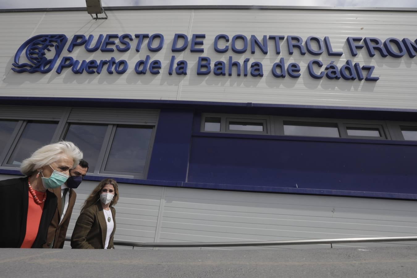 FOTOS: Juanma Moreno, el primer presidente de la Junta de Andalucía que visita el puerto de Cádiz