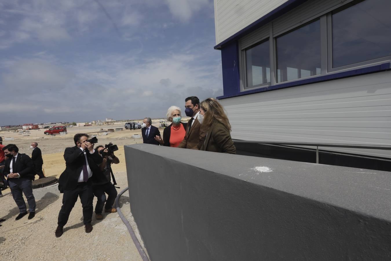 FOTOS: Juanma Moreno, el primer presidente de la Junta de Andalucía que visita el puerto de Cádiz