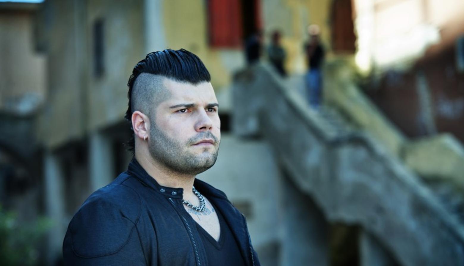 'Gomorra'. A la espera de que estrene su quinta temporada, no es mal momento para iniciar un maratón de ‘Gomorra’, al completo en HBO. Basada en la novela de Roberto Saviano, ‘Gomorra’ se adentra en las entrañas de la camorra napolitana y engancha desde sus primeros capítulos, por lo que es una buena opción si busca una serie entretenida para practicar el denominado ‘binge watching’.