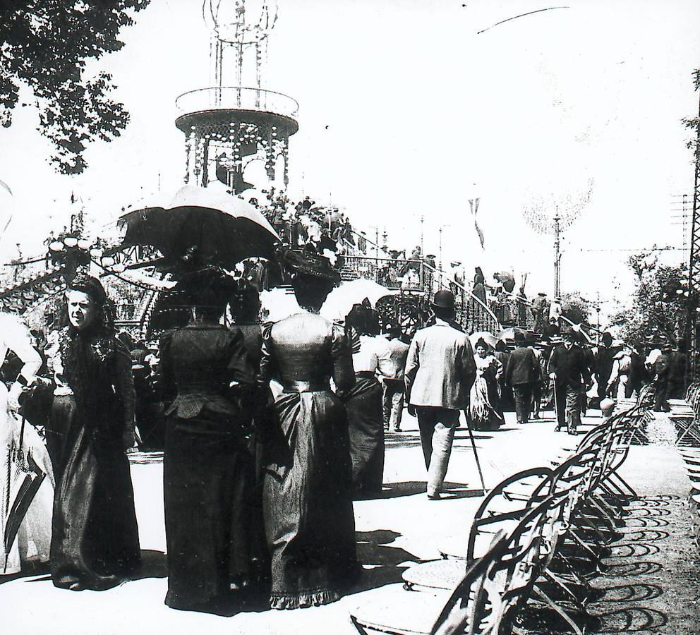 Feria de Abril de Sevilla en la primera década del siglo XX en el Prado de San Sebastián