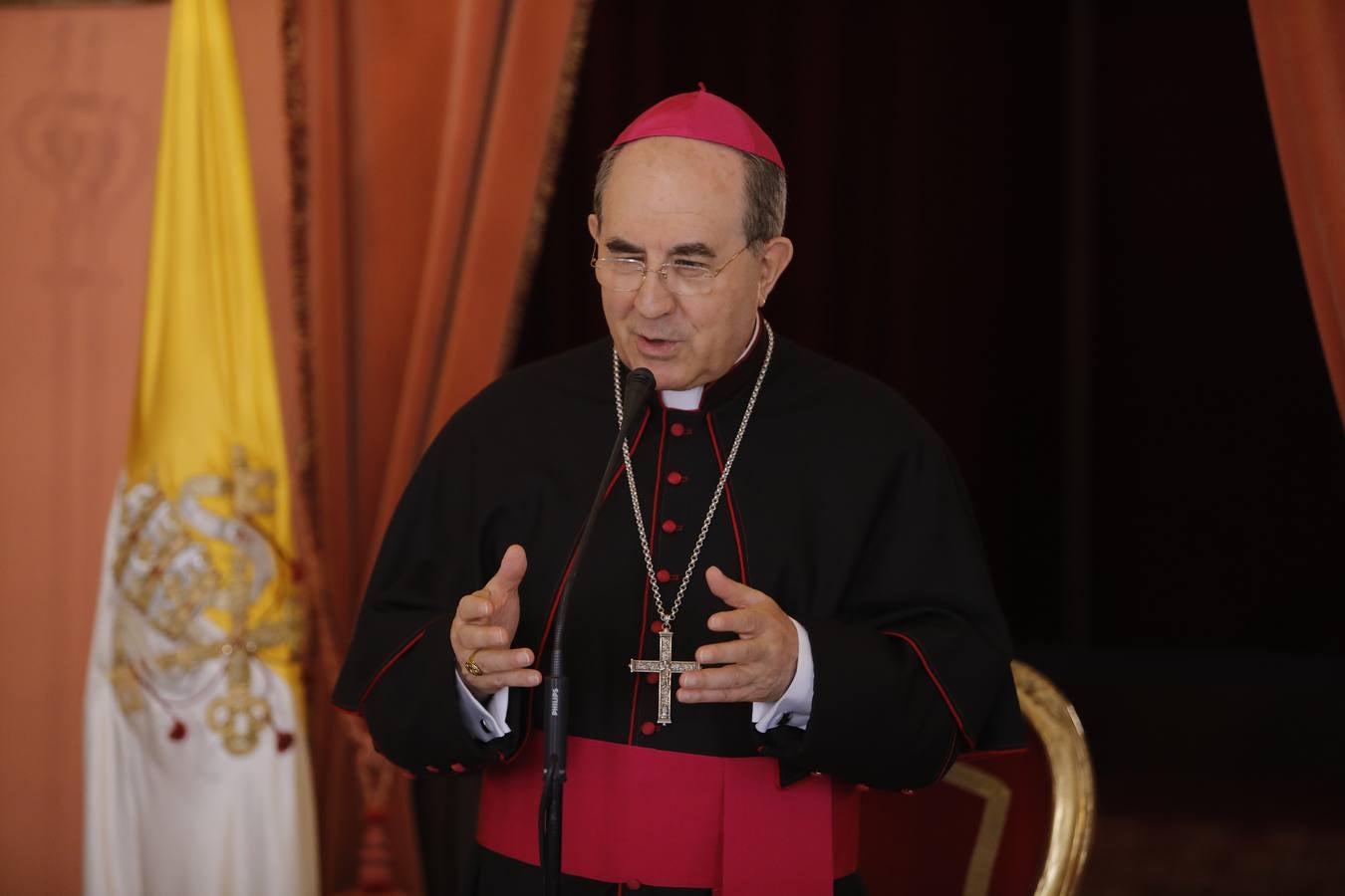 Enrique Ybarra y Rafael Manzano reciben la medalla Pro Ecclesia et Pontifice