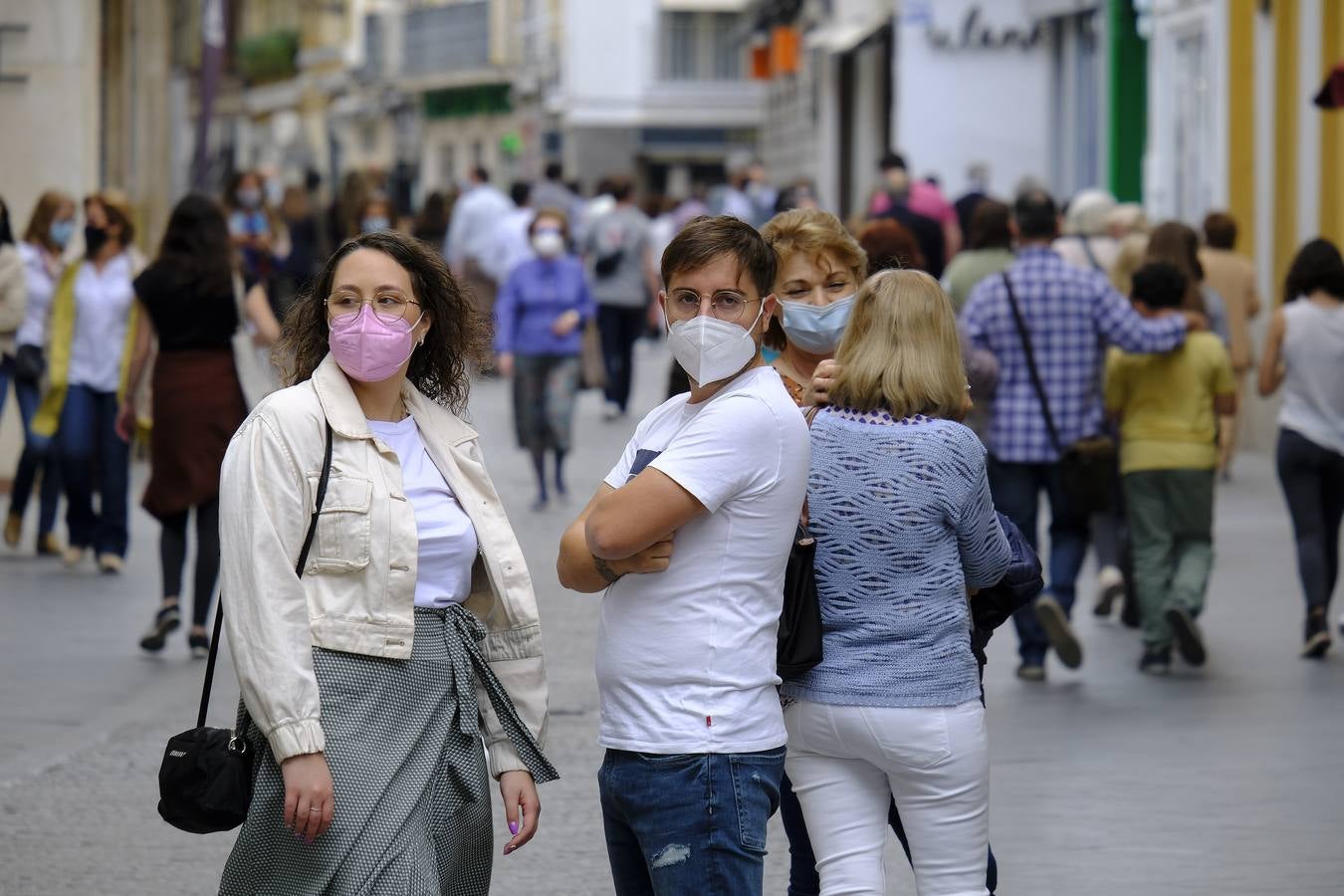 Ambiente primaveral por las calles de Sevilla