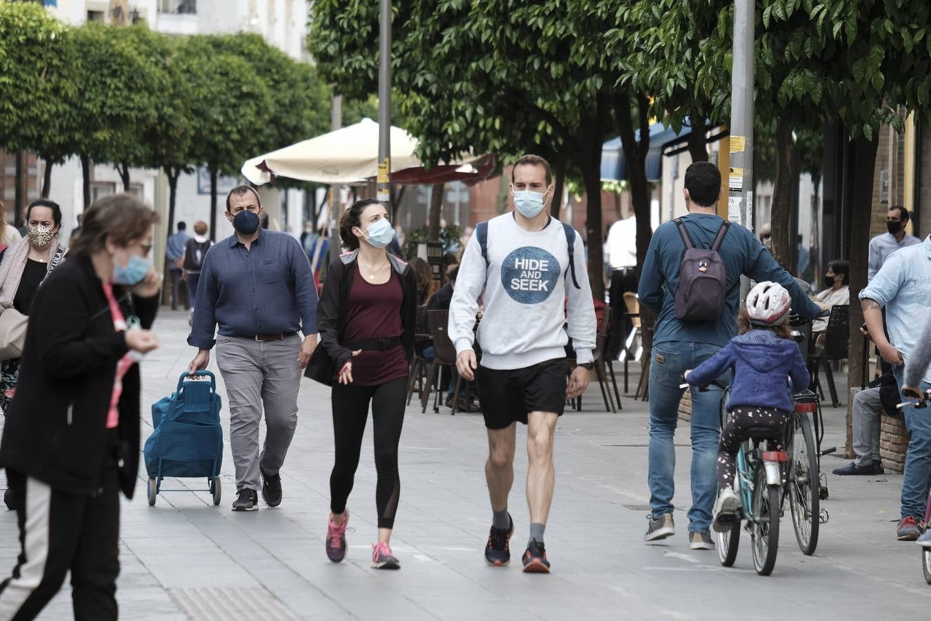 Ambiente primaveral por las calles de Sevilla