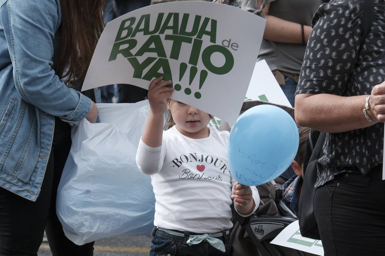 Manifestación de padres para protestar por los recortes en la educación pública