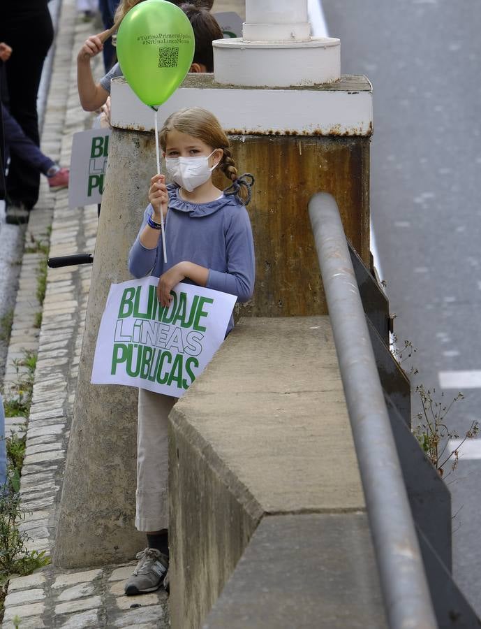 Manifestación de padres para protestar por los recortes en la educación pública