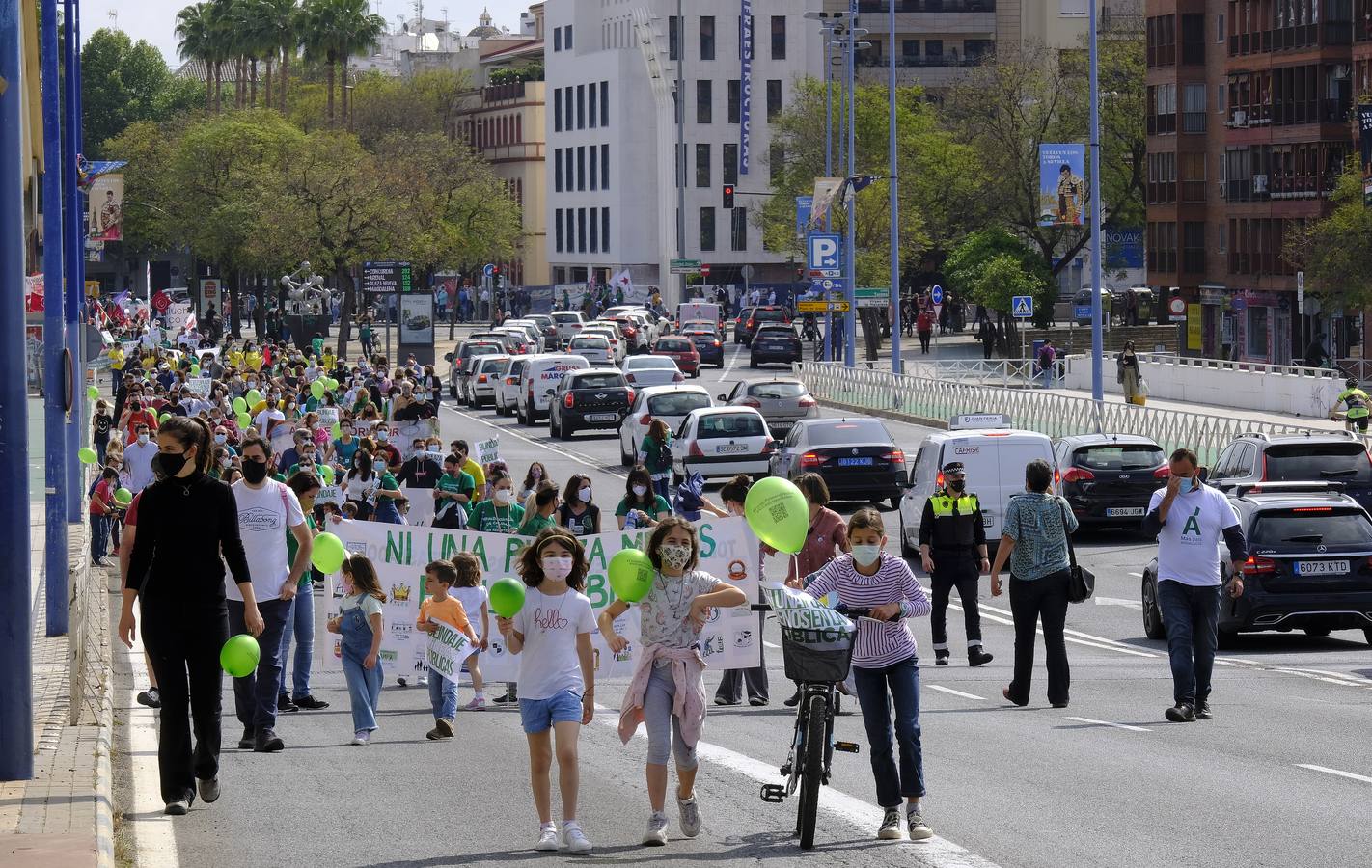 Manifestación de padres para protestar por los recortes en la educación pública