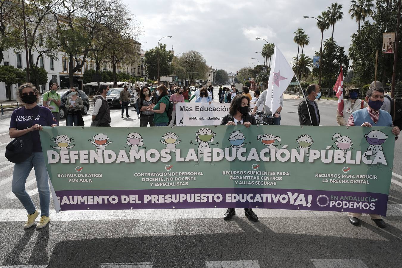 Manifestación de padres para protestar por los recortes en la educación pública