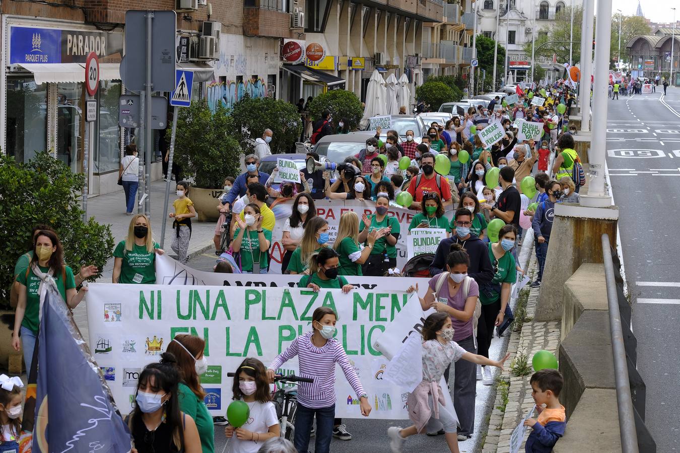 Manifestación de padres para protestar por los recortes en la educación pública