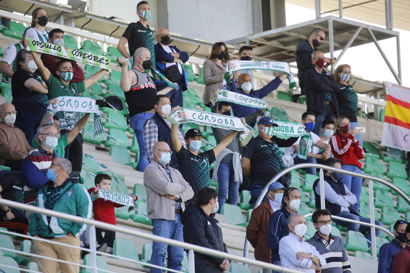 El ambiente en El Arcángel en el Córdoba CF - Linense, en imágenes