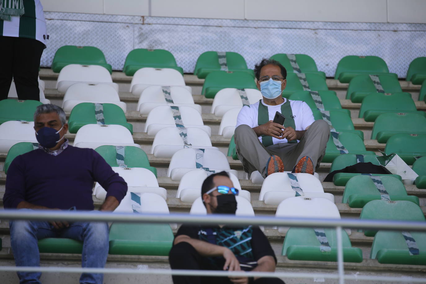 El ambiente en El Arcángel en el Córdoba CF - Linense, en imágenes