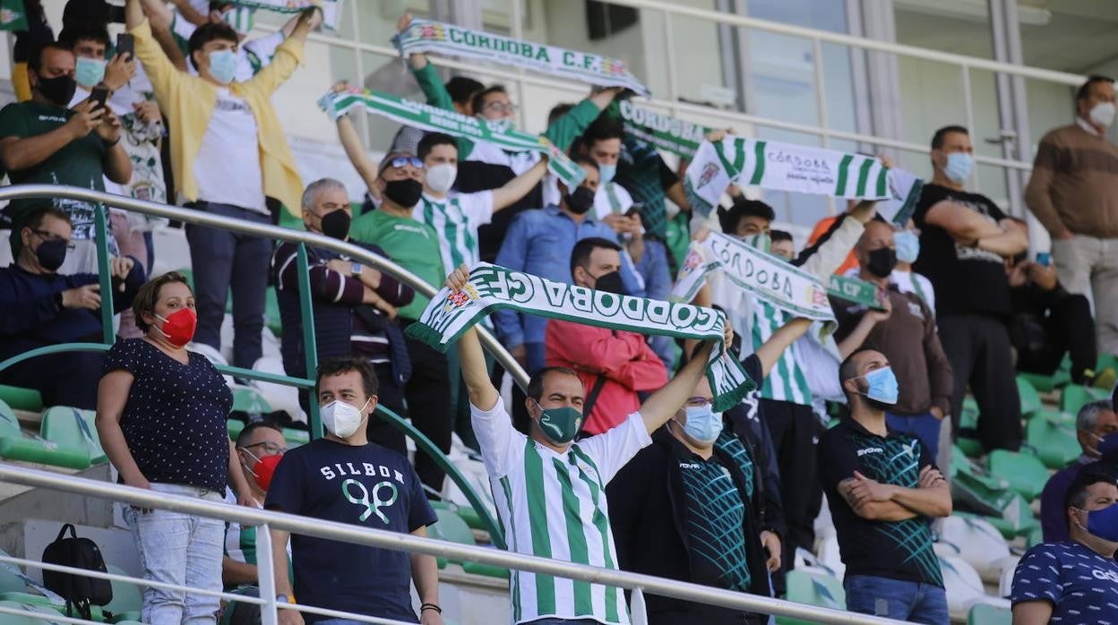 El ambiente en El Arcángel en el Córdoba CF - Linense, en imágenes