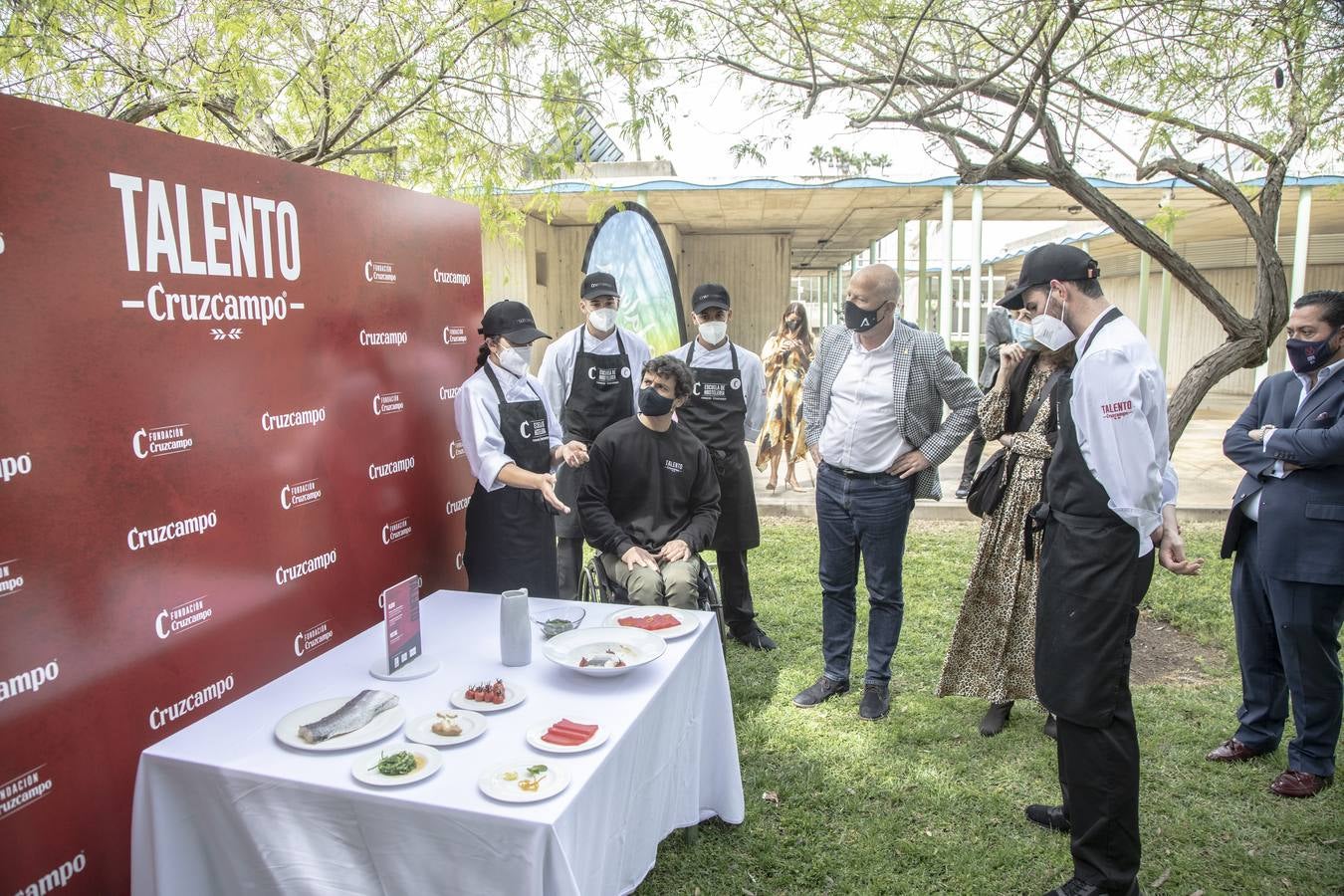 Cisco García junto a los chicos de Talento Cruzcampo