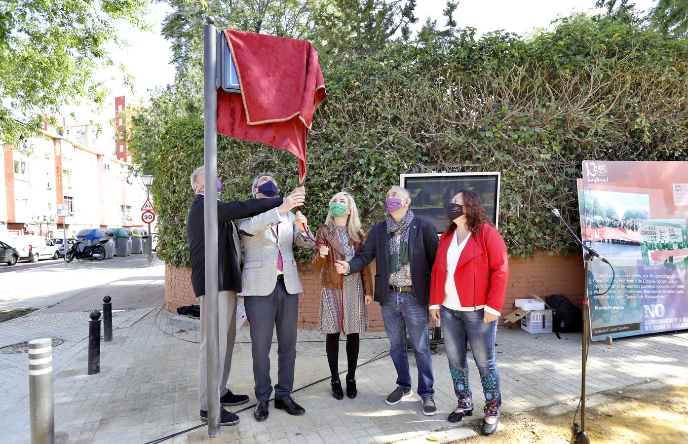 Fotogalería: Rotulación del nuevo Paseo Nicolás Redondo Urbieta en Sevilla