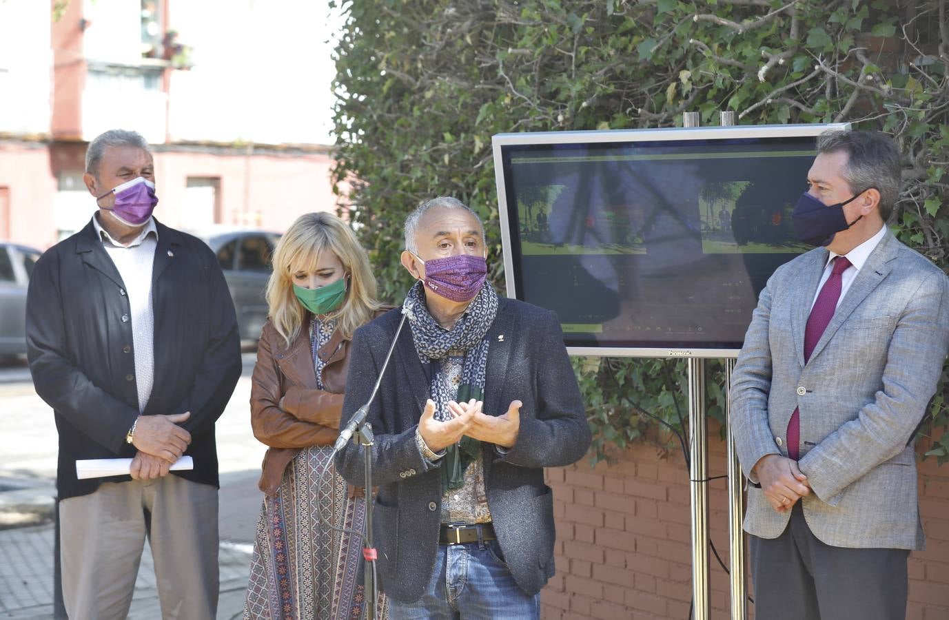 Fotogalería: Rotulación del nuevo Paseo Nicolás Redondo Urbieta en Sevilla