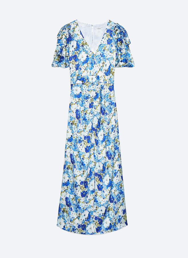 Vestidos con estampado floral en tonos azules de Uterqüe (129€). 
