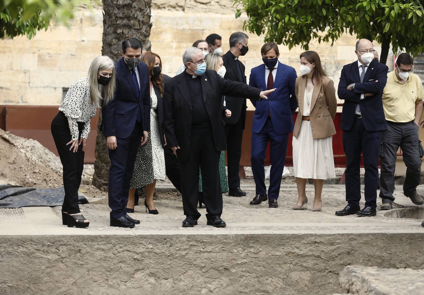 La visita de la consejera de Cultura a las excavaciones de la Mezquita-Catedral de Córdoba, en imágenes