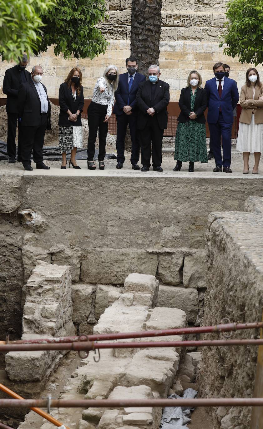 La visita de la consejera de Cultura a las excavaciones de la Mezquita-Catedral de Córdoba, en imágenes