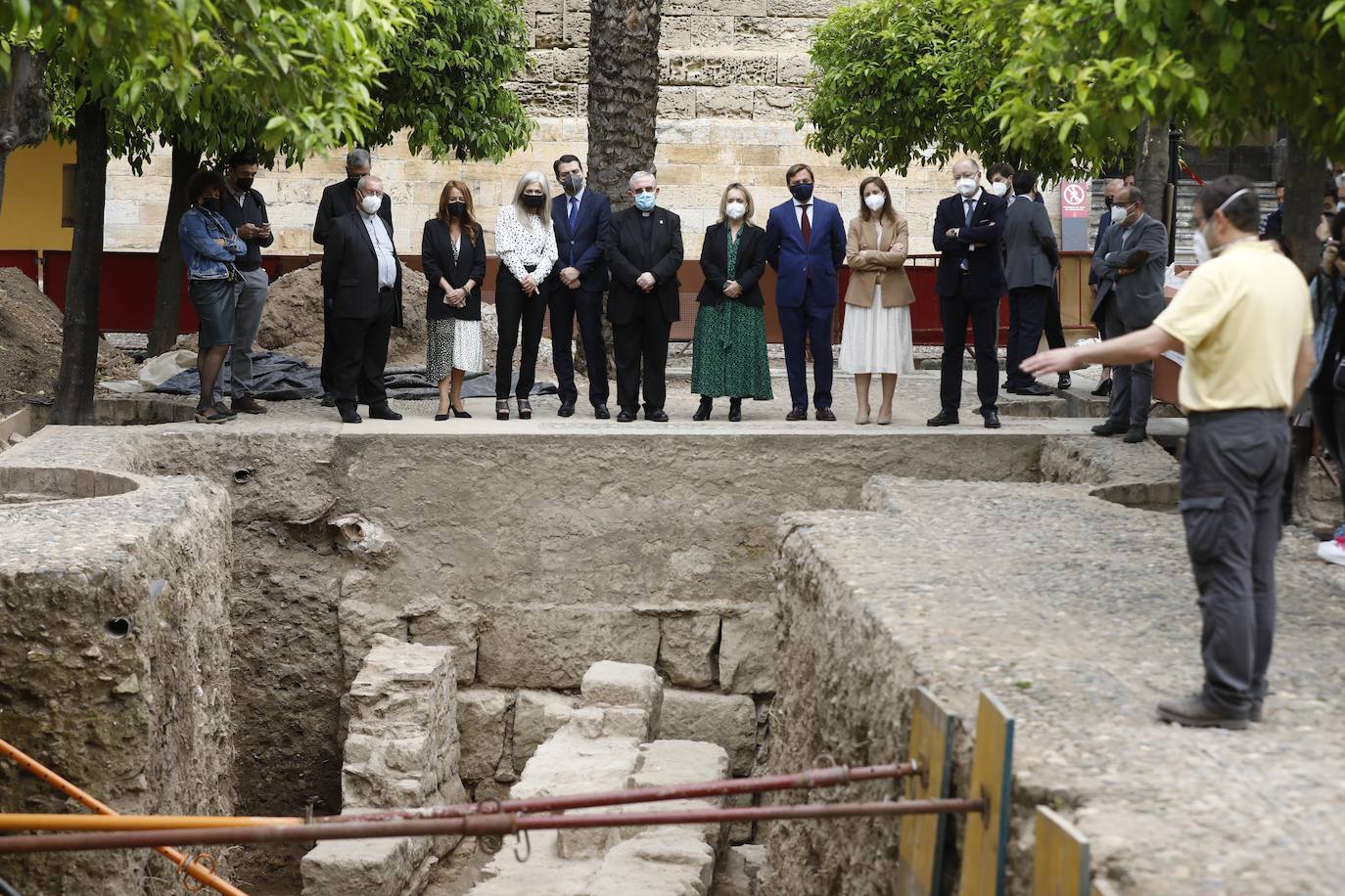 La visita de la consejera de Cultura a las excavaciones de la Mezquita-Catedral de Córdoba, en imágenes