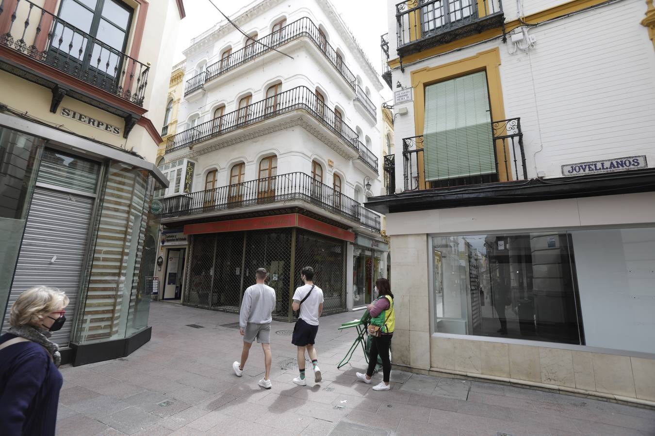 Caen los precios del alquiler en los locales comerciales del Centro de Sevilla