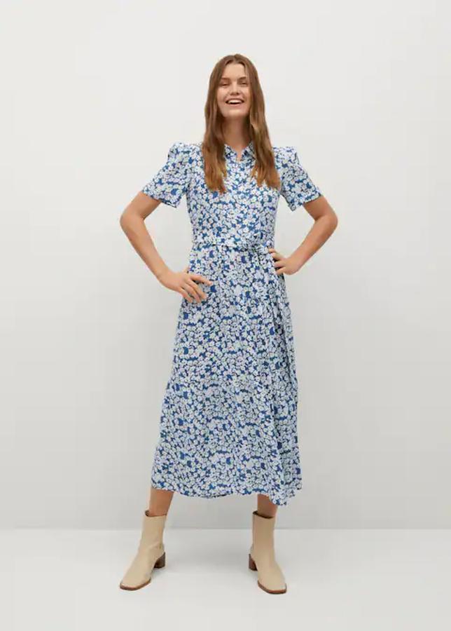 Vestido camisero de manga corta con estampado floral de Mango (39,99€). 