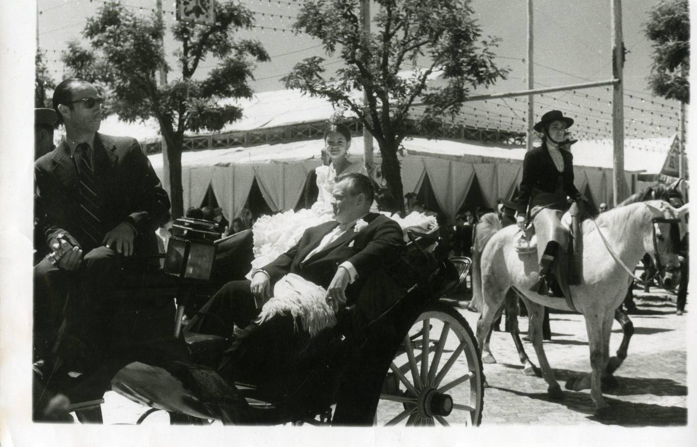 Ambiente en el primer día de la Feria de Abril de Sevilla de 1963