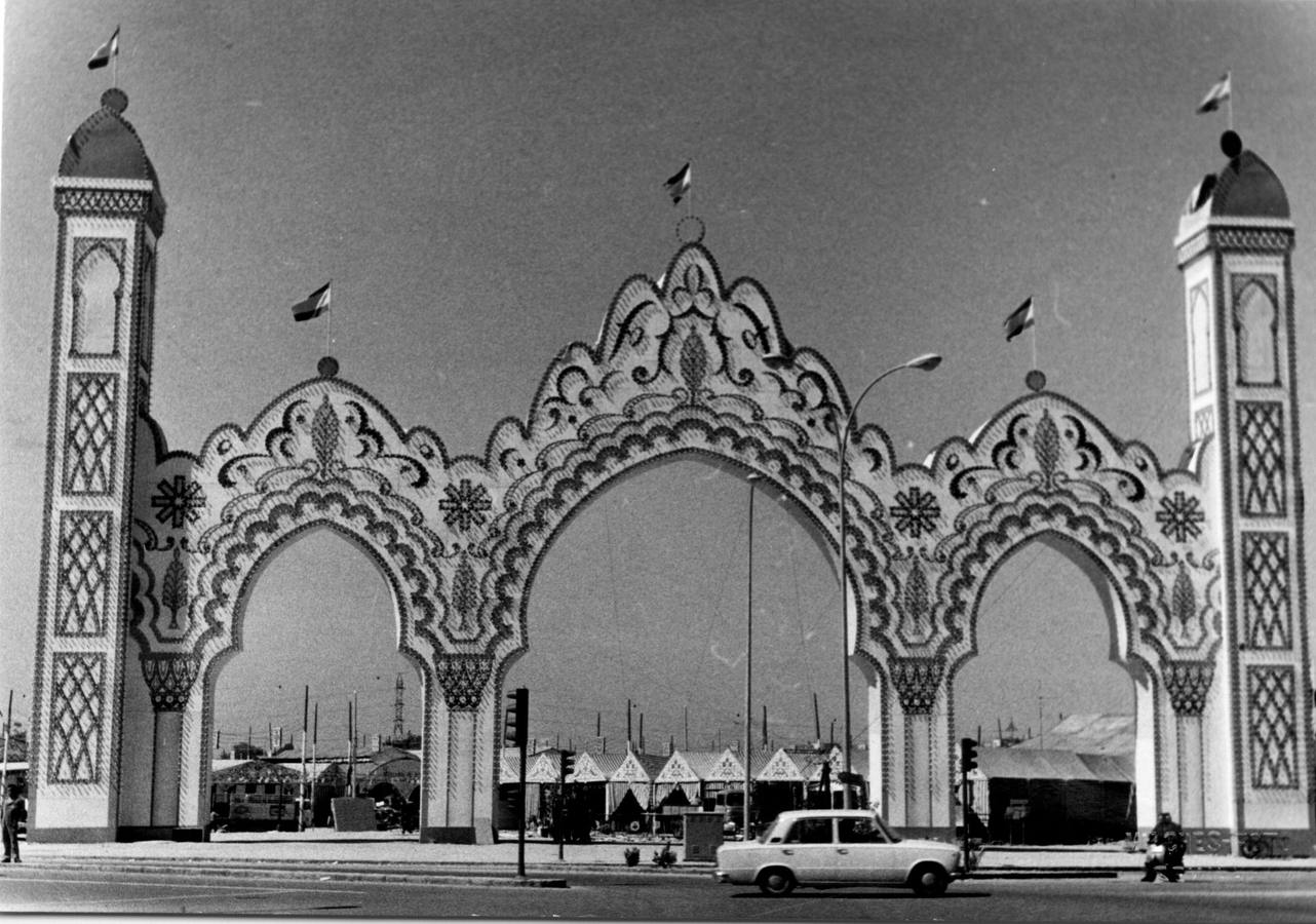 Primera Feria de Abril de Sevilla celebrada en el recinto de los Remedios, en el año 1973