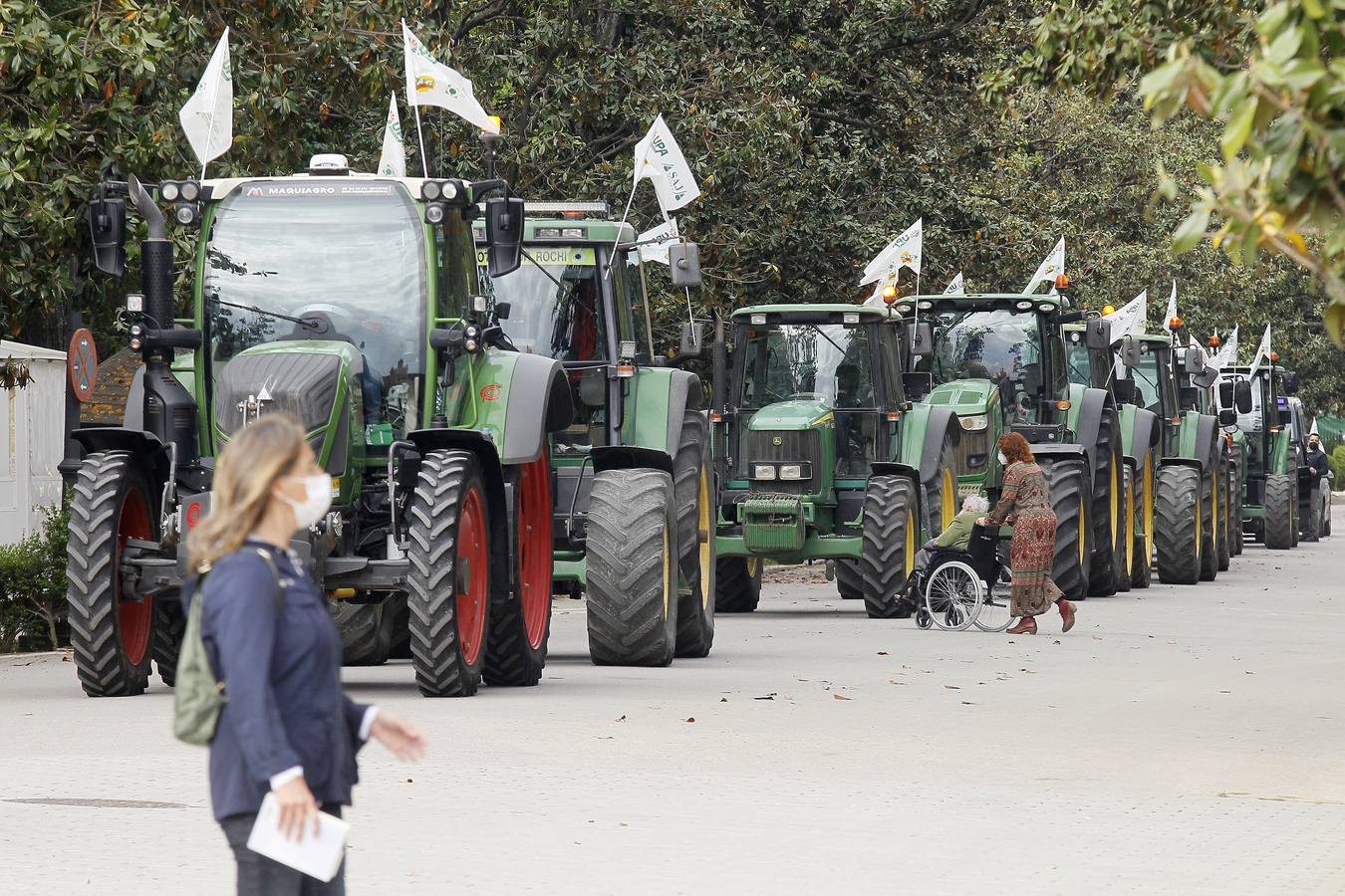 Protesta de los agricultores en la Plaza de España de Sevilla