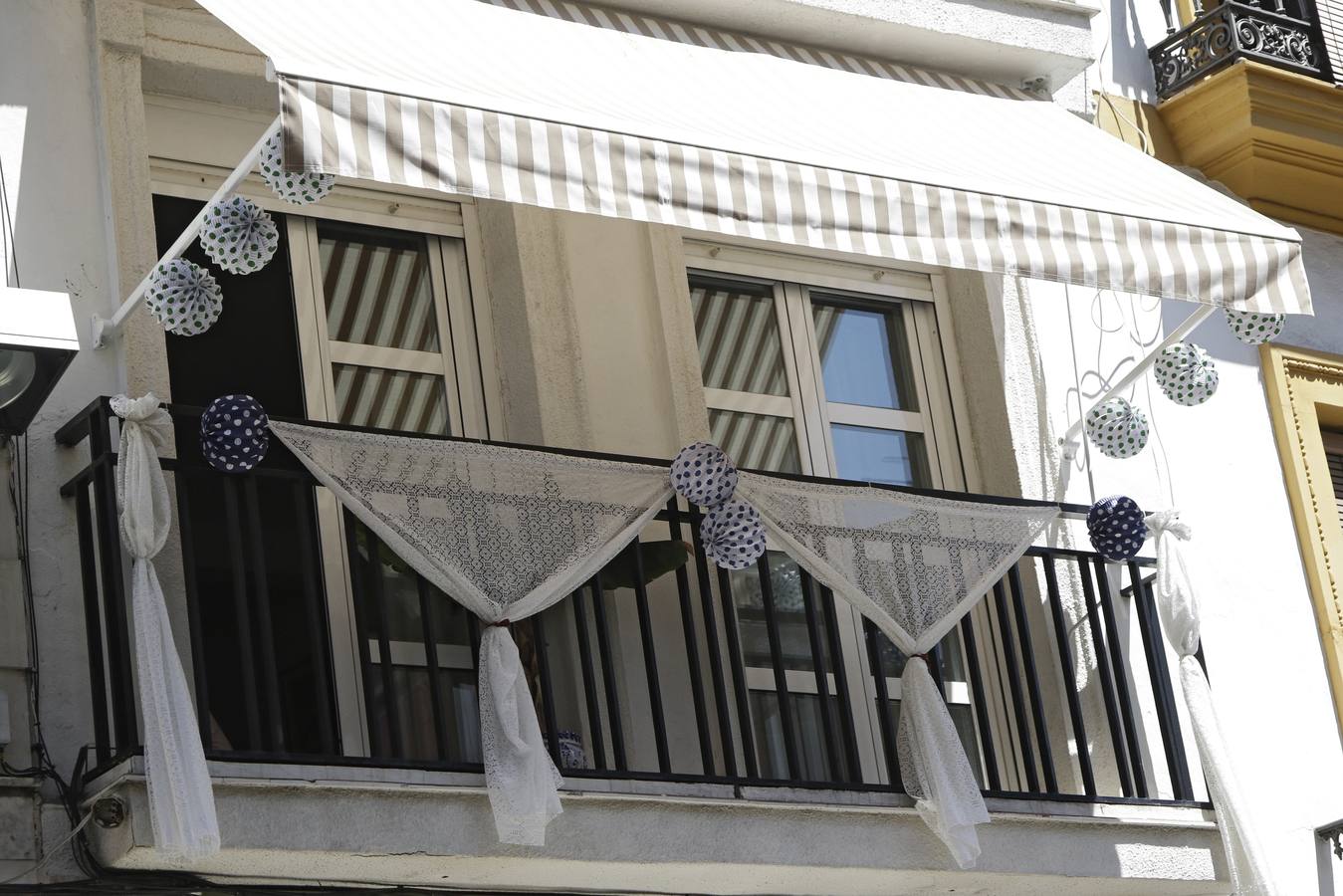 Balcones decorados por la ciudad