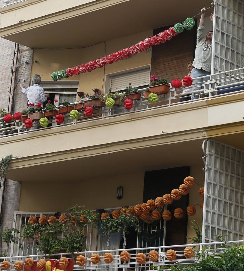 Balcones decorados por la ciudad