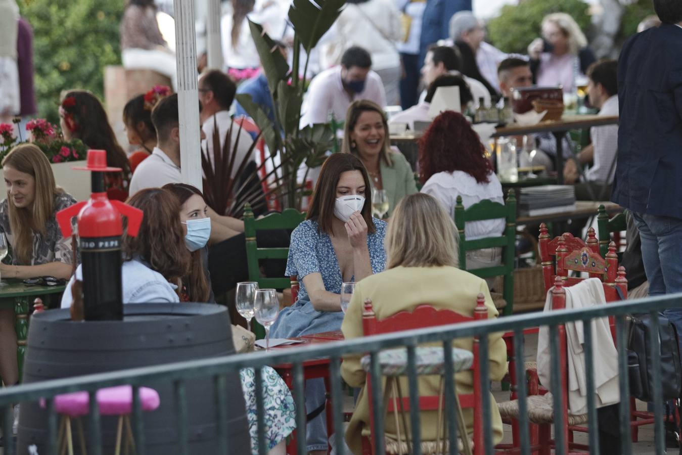 Ambiente 'sabado del pescaíto' en el Mercado Lonja del Barranco