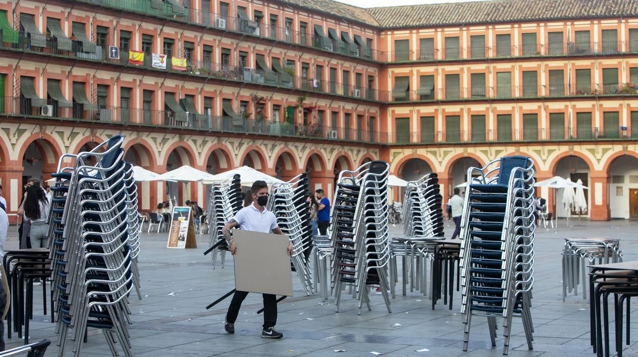 El cierre de los bares a las ocho en Córdoba, en imágenes