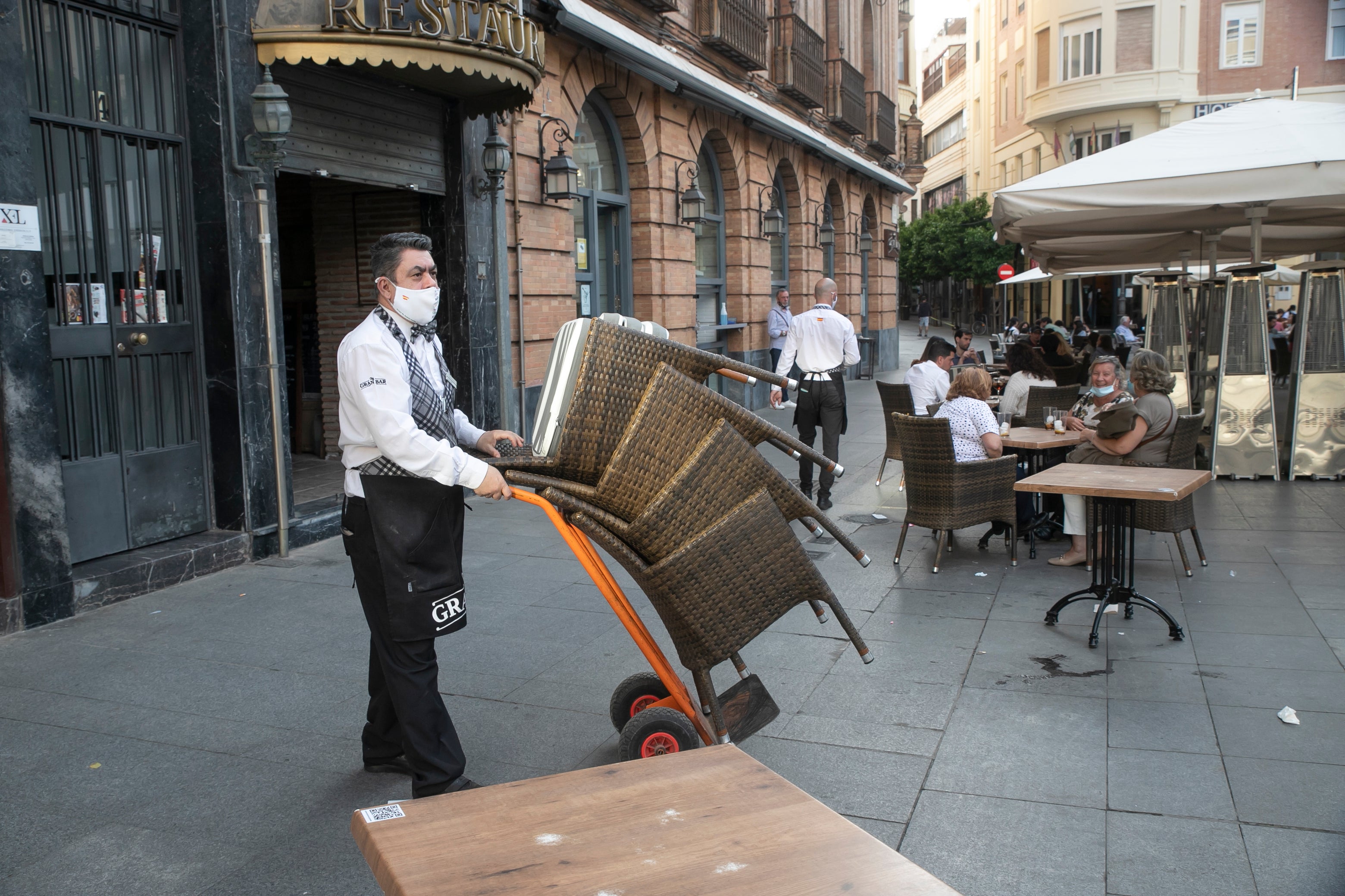 El cierre de los bares a las ocho en Córdoba, en imágenes