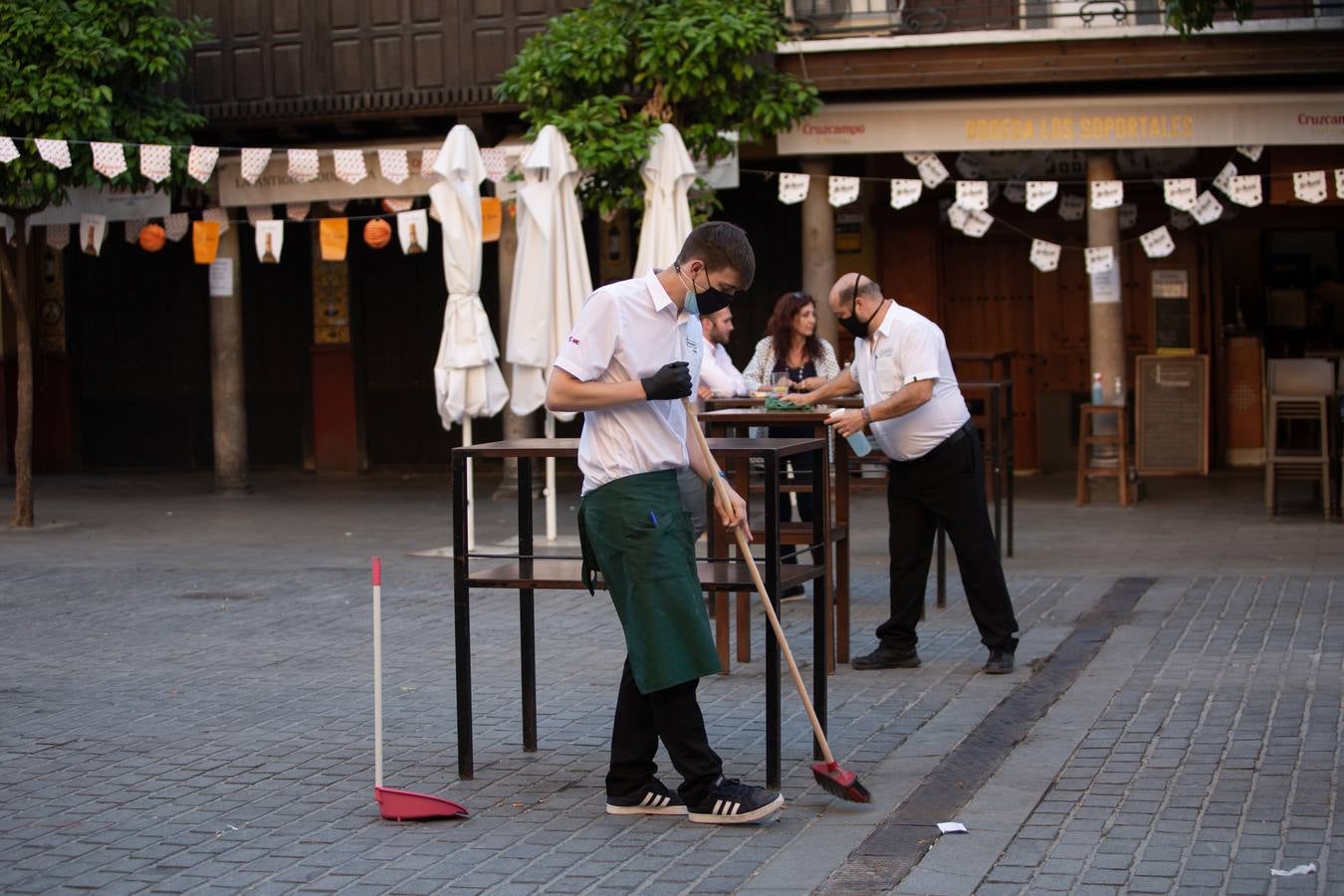 Cierre de bares a las 20 horas en Sevilla