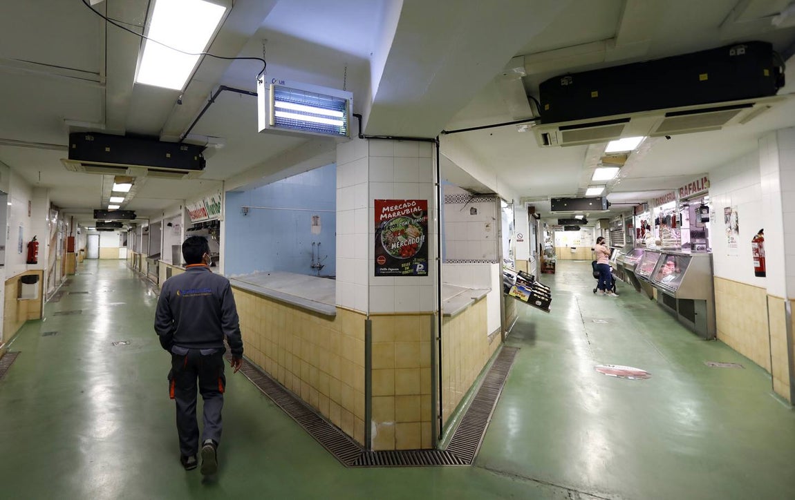 Una mañana en imágenes por los mercados municipales de Córdoba