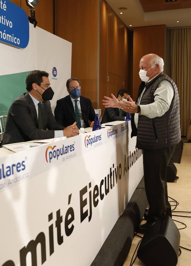 La reunión de la ejecutiva del PP-A en Córdoba, en imágenes