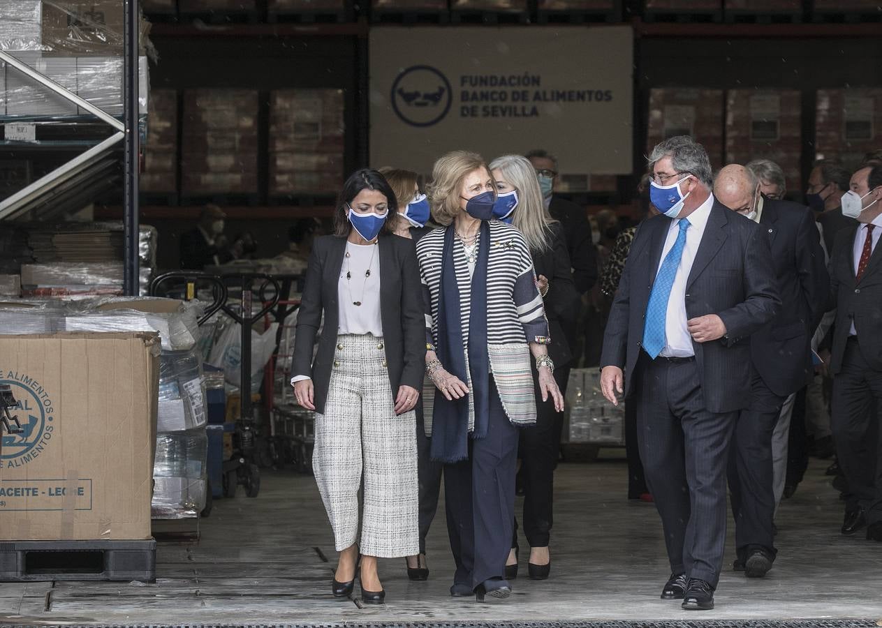 Visita de Su Majestad la Reina Doña Sofía al Banco de Alimentos de Sevilla