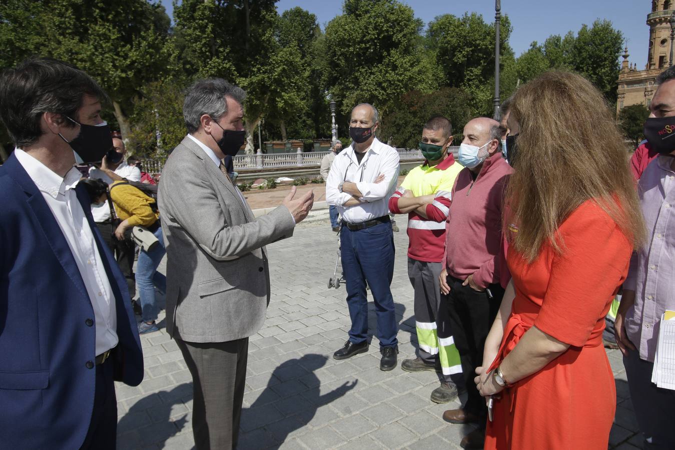 Presentación de la nueva flota de vehículos en la Plaza de España