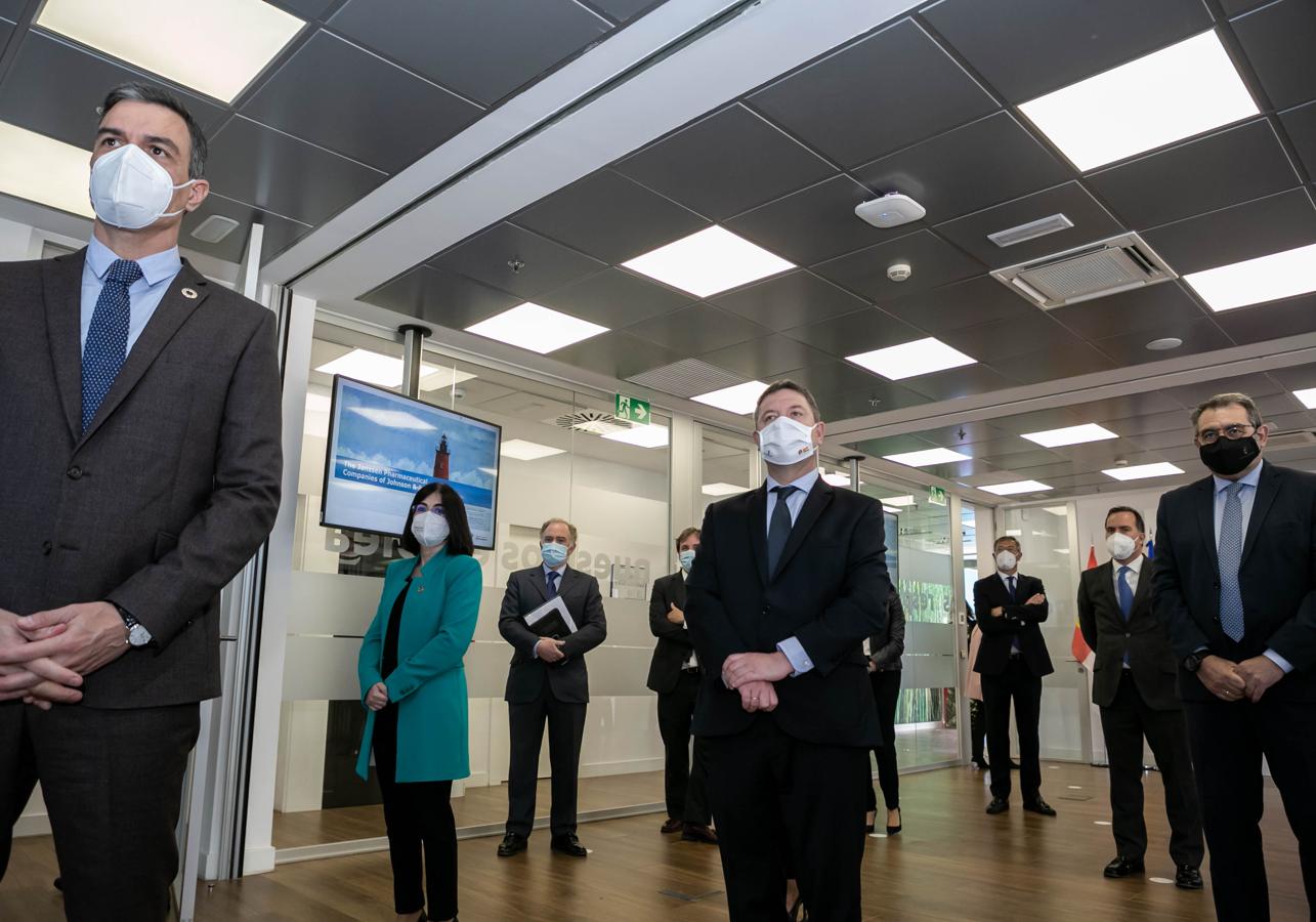 Pedro Sánchez visita las instalaciones de la farmacéutica Janssen en Toledo