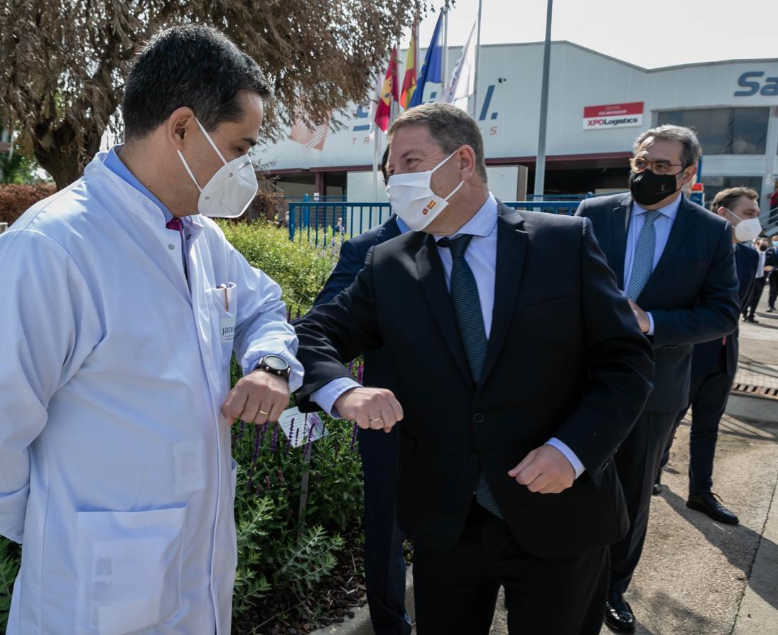 Pedro Sánchez visita las instalaciones de la farmacéutica Janssen en Toledo