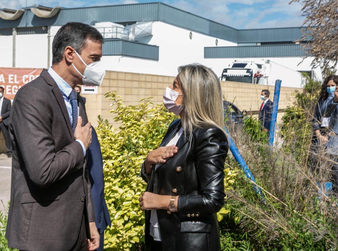 Pedro Sánchez visita las instalaciones de la farmacéutica Janssen en Toledo