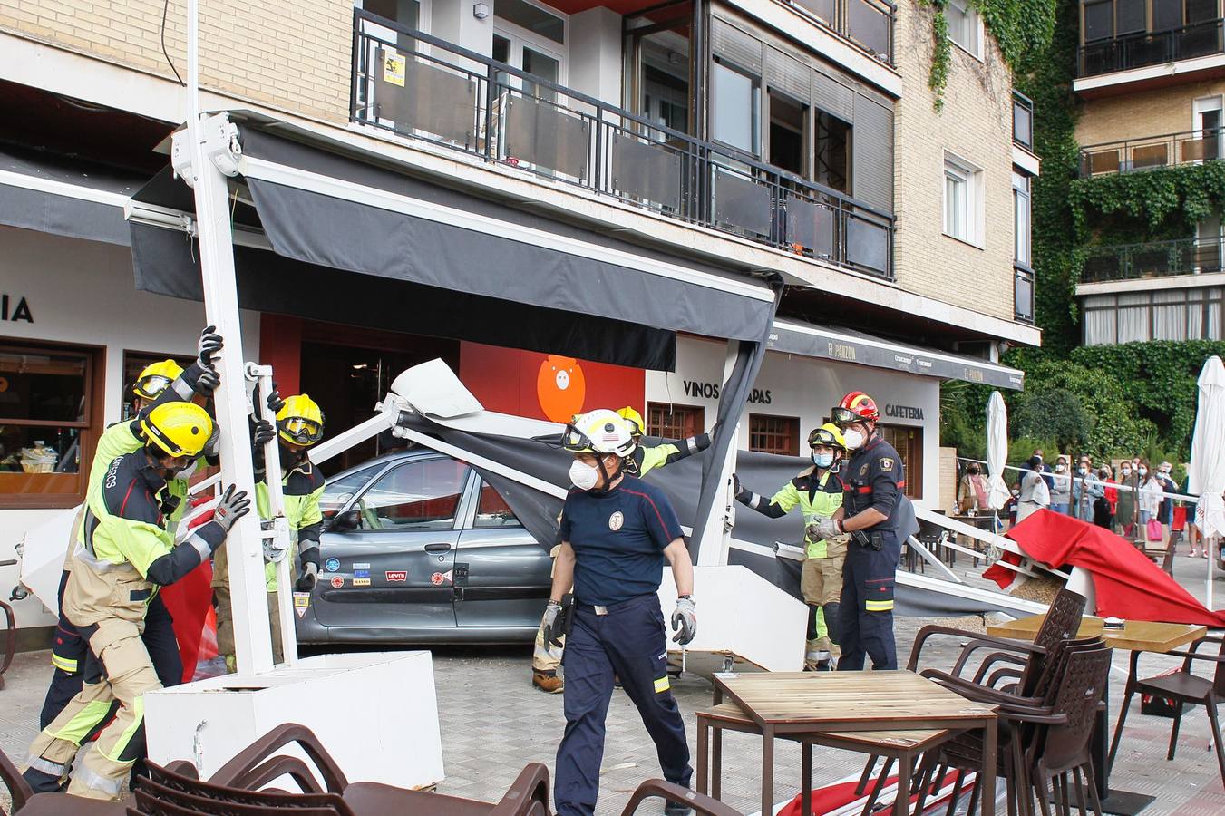 Dos heridos graves en Los Remedios tras ser arrollados por un conductor ebrio en la terraza de un bar