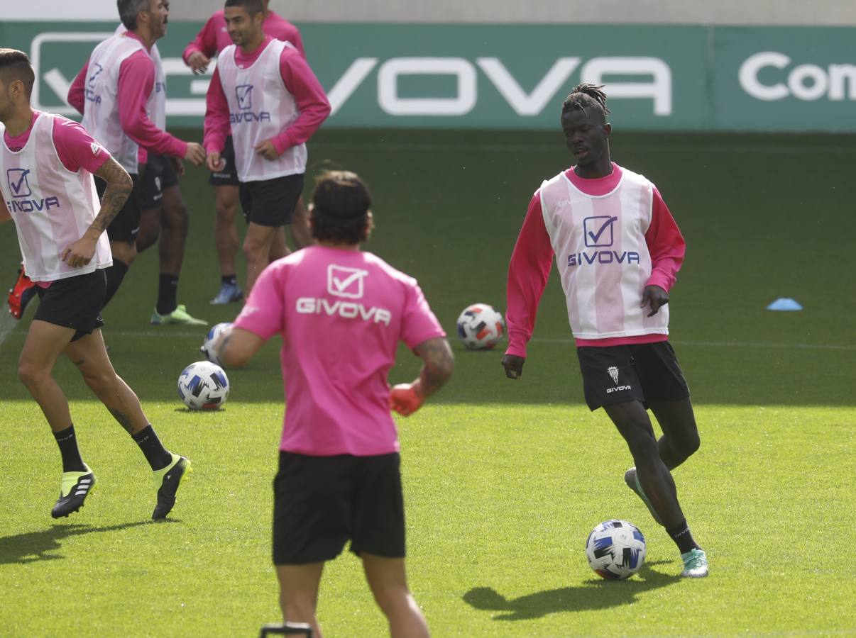 El entrenamiento del Córdoba CF en el estadio, en imágenes