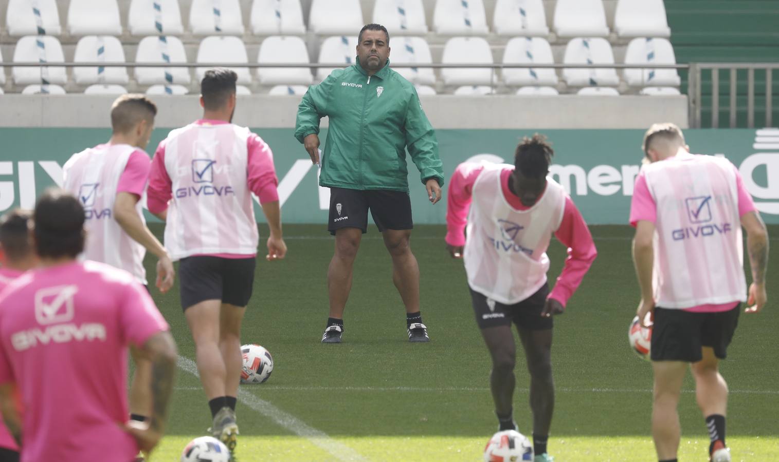 El entrenamiento del Córdoba CF en el estadio, en imágenes