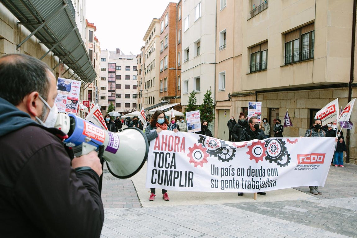 La concentración ha reclamado en Soria que las personas sean siempre la prioridad en esta crisis