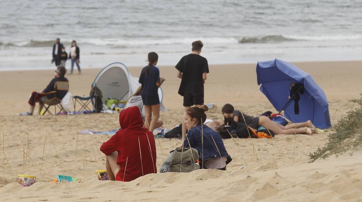 Ambiente en las playas de Matalascañas, Mazagón y Punta Umbría, en el primer fin de semanas sin restricciones de movilidad