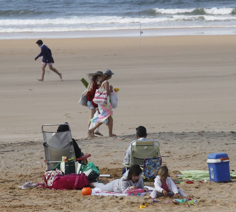 Ambiente este sábado en algunas playas onubenses